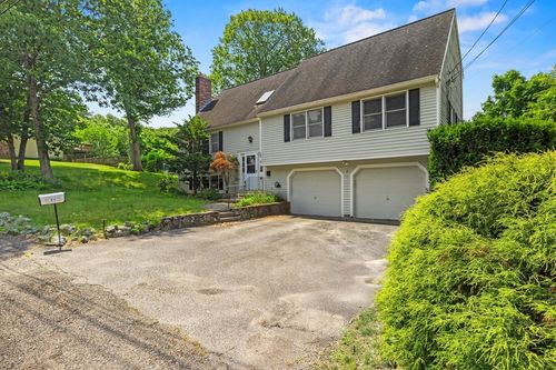 18 Bismark St, Dedham, MA, 02026-2323 | Card Image