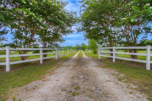 150 Canyon Run Blvd, Huntsville, TX, 77320-2015 | Card Image