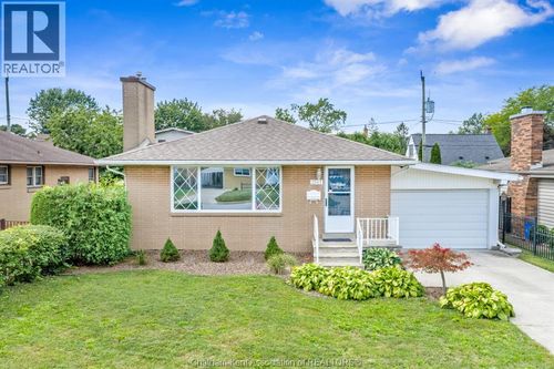 2541 Gail Rd, Windsor, ON, N8W2Z7 | Card Image