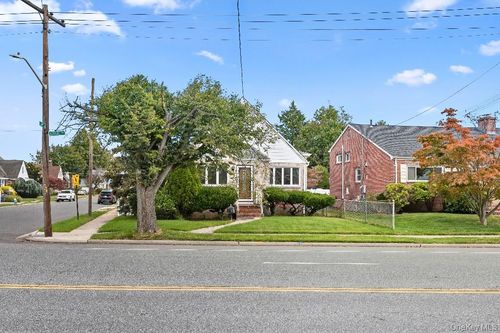 700 Covert Ave, New Hyde Park, NY, 11040-5443 | Card Image