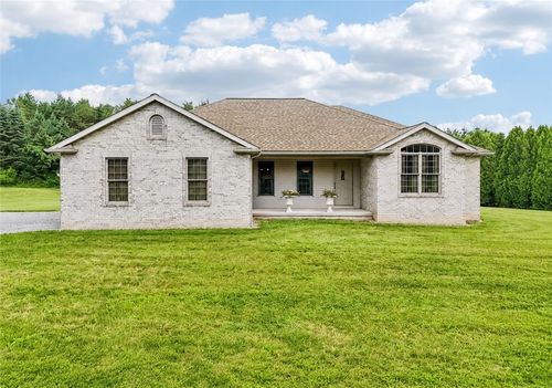 152 Game Farm Rd, New Castle, PA, 16101-8396 | Card Image