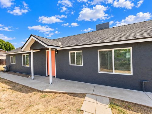 141 W Ashlan Ave, Fresno, CA, 93705-1569 | Card Image