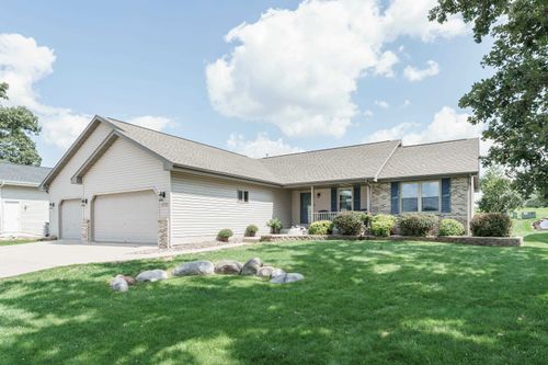 4562 Parkwood Dr, Milton, WI, 53563-8976 | Card Image