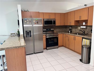 19260 - 19260 Nw 65th Ct, Townhouse with 2 bedrooms, 2 bathrooms and null parking in Hialeah FL | Image 3