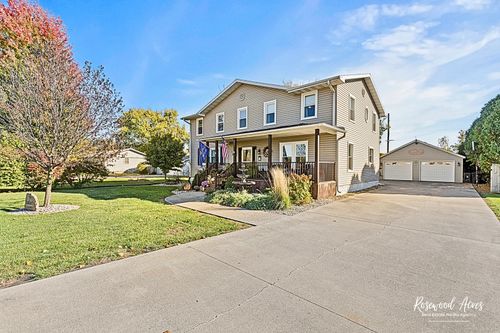 104 W Cottage St, Sheldon, IL, 60966-8312 | Card Image