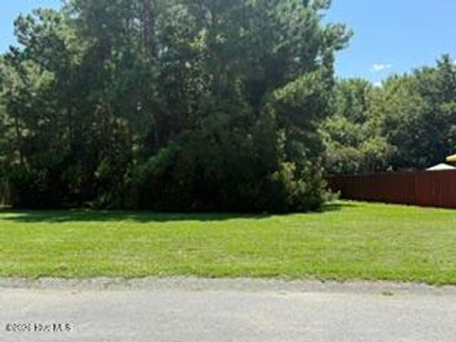 137 Lighthouse Dr, Carolina Beach, NC, 28428-4725 | Card Image