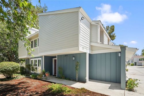 1-18241 Andrea Cir N, Northridge, CA, 91325-1145 | Card Image