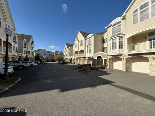 301 Edmonton Ct, Livingston, NJ, 07039-8258 | Card Image