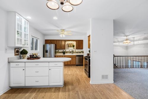 5080 Prairie Oak Rd, Gurnee, IL, 60031-1943 | Card Image