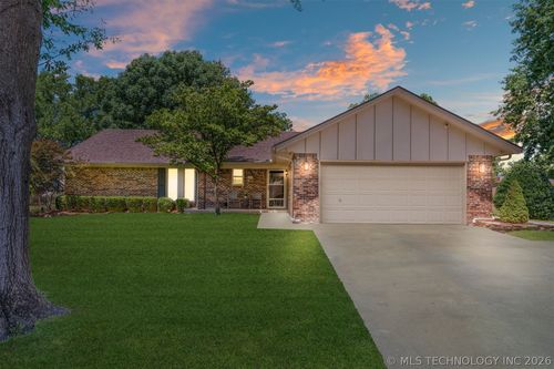 8404 Millwood Cir, Broken Arrow, OK, 74011-8617 | Card Image