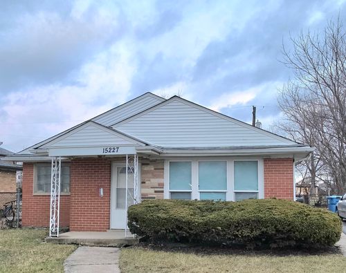 15227 5th Ave, Phoenix, IL, 60426-2615 | Card Image