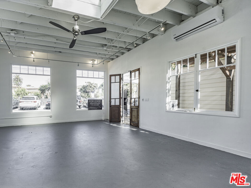Commercial Lease in Venice 2