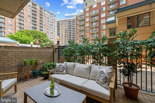 105w-3835 9th St N, ARLINGTON, VA, 22203-1994 | Card Image