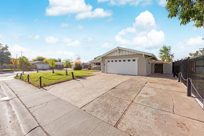 6650 47 Th St, House other with 3 bedrooms, 2 bathrooms and null parking in Sacramento CA | Image 3