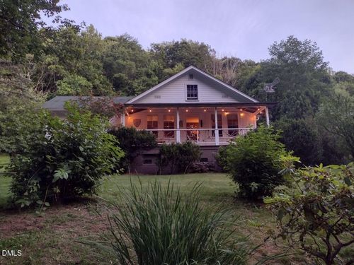 659 Chestnut Grove Rd, Spruce Pine, NC, 28777-6435 | Card Image
