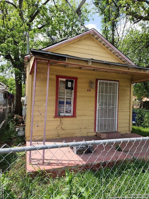 119 Jesus Aly, San Antonio, TX, 78207-3424 | Card Image