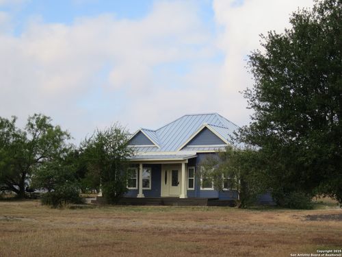 377 County Road 444, Hondo, TX, 78861-5017 | Card Image