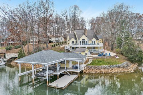 218 Twin Chimneys Dr, Wirtz, VA, 24184-2004 | Card Image