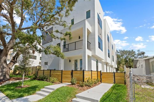 307 15th St N, SAINT PETERSBURG, FL, 33705-2015 | Card Image