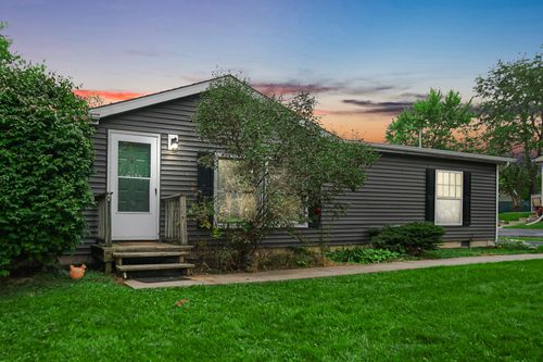 46 S Delmar Ct, Hebron, IN, 46341-9735 | Card Image