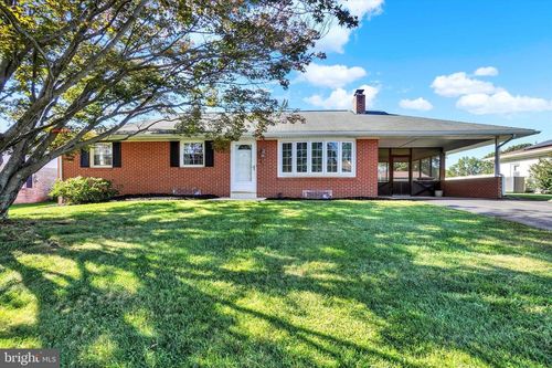 210 S 5th St, MOUNT WOLF, PA, 17347-6743 | Card Image