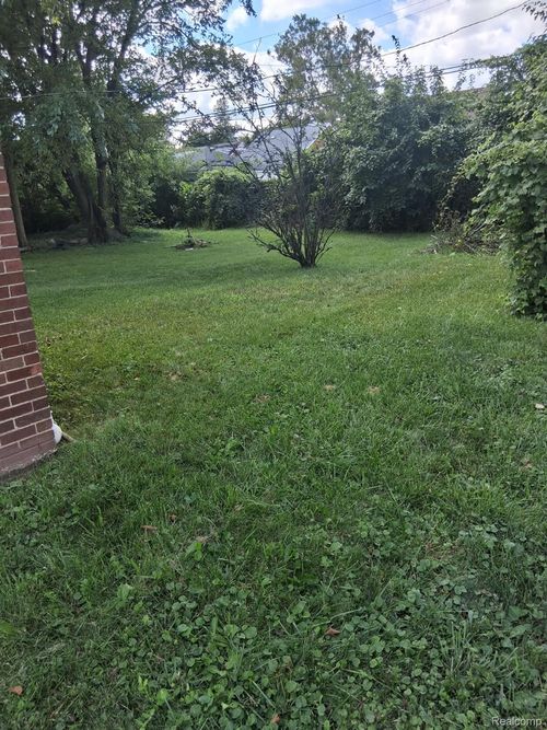 19733 Schaefer Hwy, Detroit, MI, 48235-1530 | Card Image