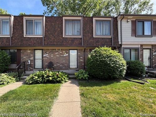 16974 Kingsbrooke Dr, Clinton Township, MI, 48038-3718 | Card Image