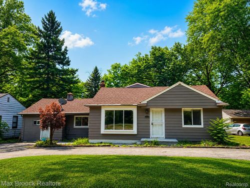 21613 Wallace Dr, Southfield, MI, 48075-7570 | Card Image