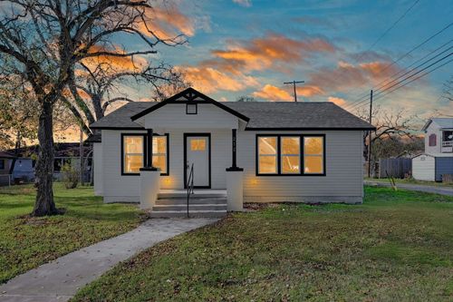 212 S Walnut Ave, Luling, TX, 78648-2432 | Card Image