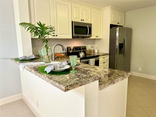 203-10141 W Sunrise Blvd, Plantation, FL, 33322-7614 | Card Image