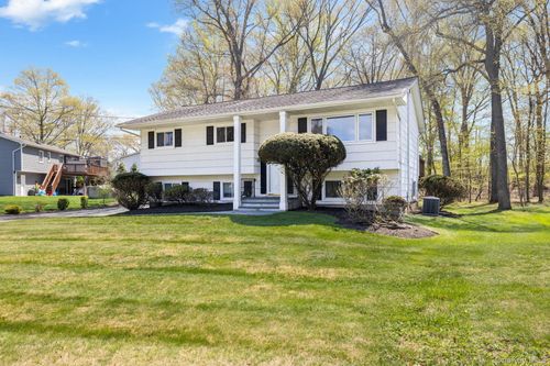 26 Spruce Ln, West Nyack, NY, 10994-2132 | Card Image