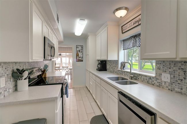1010 First St Street, House other with 6 bedrooms, 4 bathrooms and 8 parking in Bayside TX | Image 6