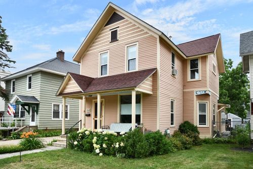 718 W Wabasha St, Winona, MN, 55987-2719 | Card Image