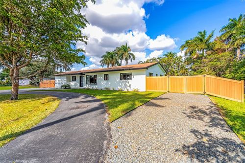 535 N Biscayne River Dr, Miami, FL, 33169-6631 | Card Image
