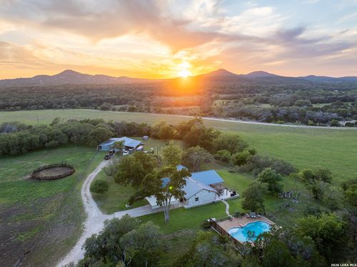 3273 Privilege Creek Rd, Pipe Creek, TX, 78063-5226 | Card Image