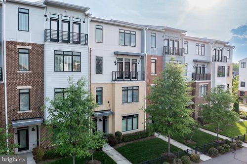e-204-1414 Ribbon Limestone Ter Se, LEESBURG, VA, 20175-4734 | Card Image