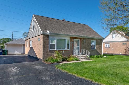 7828 Suburban Ln, Bridgeview, IL, 60455-1047 | Card Image