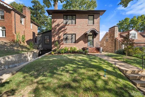 440 Oakley Dr, Clayton, MO, 63105-2018 | Card Image