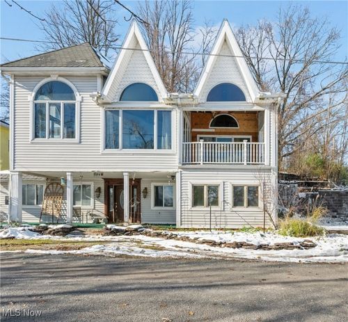 584 Apple Dr, Coventry Township, OH, 44319-1554 | Card Image