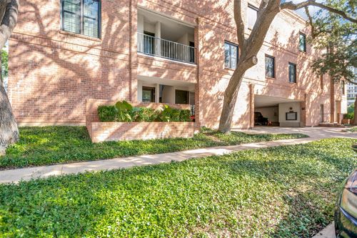 a-3905 Gilbert Ave, Dallas, TX, 75219-3886 | Card Image