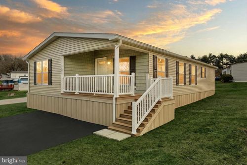 723 Lake Dr, MOUNT WOLF, PA, 17347-8714 | Card Image