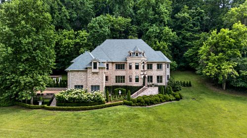 1060 Natchez Valley Ln, Franklin, TN, 37064-4704 | Card Image