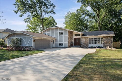 27642 Whitehill Cir, Westlake, OH, 44145-1256 | Card Image