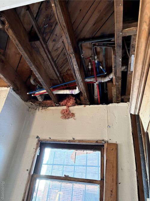 82 W Grand, Highland Park, MI, 48203-3643 | Card Image