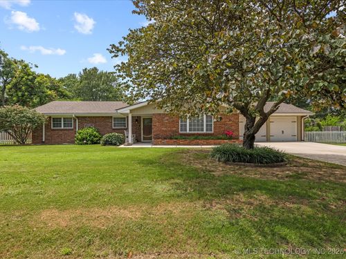1407 Manor Dr, Bartlesville, OK, 74006-6018 | Card Image