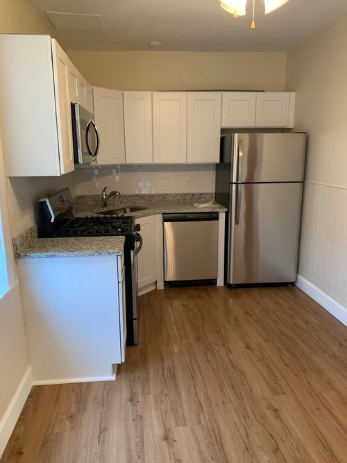 apt-2e-5056 W Henderson St, Chicago, IL, 60641-6206 | Card Image