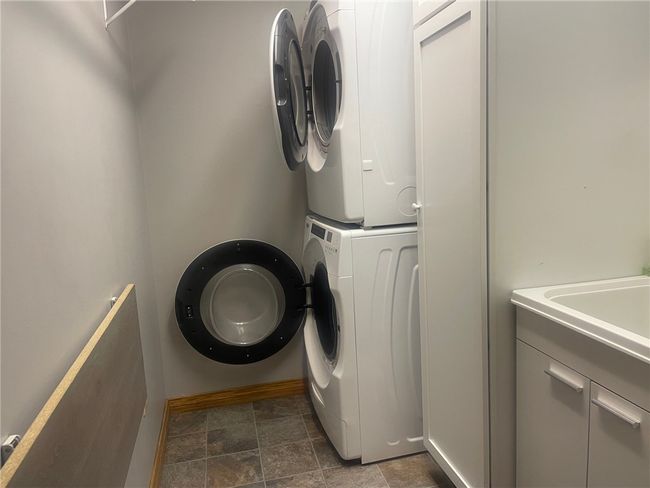 303 N Dazey St, House other with 4 bedrooms, 3 bathrooms and null parking in Findlay IL | Image 22