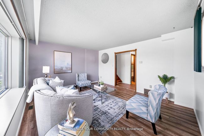 203 Taunton Rd W, House attached with 3 bedrooms, 2 bathrooms and 2 parking in Oshawa ON | Image 5