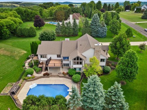 S25W29272 Cambrian Rdg, Waukesha, WI, 53188-9506 | Card Image