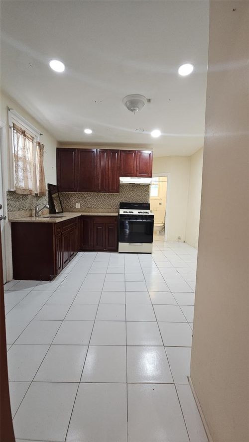 272 New Jersey Ave, Brooklyn, NY, 11207-3527 | Card Image